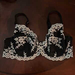 Elegant Black and White Lace Bra embrace lace underwire sheer 38D Wacoal 65191